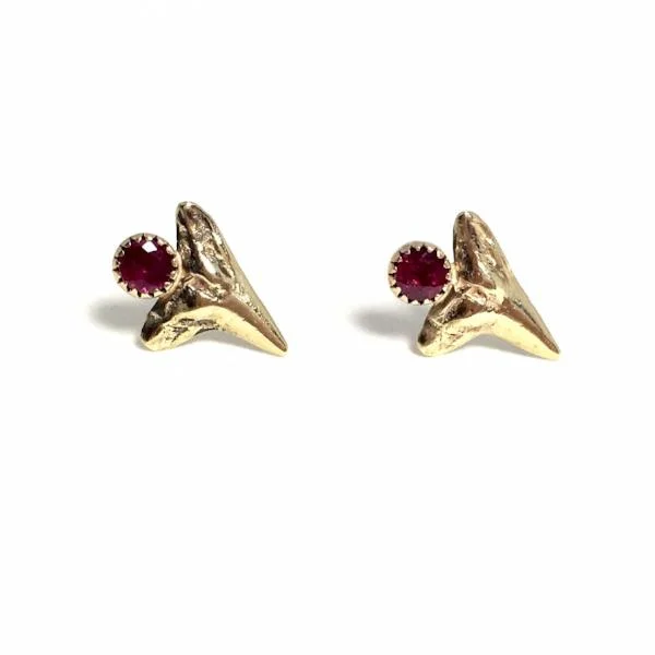 elegant stud earrings -shark tooth studs with cabochon